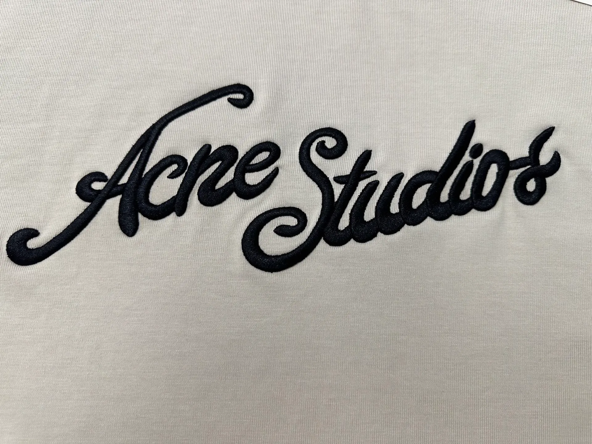 ￼ 145 Acne studio 3D three-dimensional letter embroidery round neck short-sleeved T-shirt Fabric: Made of high-definition ultra-heavy cotton double yarn compact Xinjiang cotton Gram weight gram Paired with 2*2 Salona rib g Clean cloth surface Clear cloth texture Firm and stiff High color fastness No change No Color Change Customized hardware Thread Accessories Alignment Men and women Same Style Color: Black White Blue card color Black Black Size: XS S M L XL